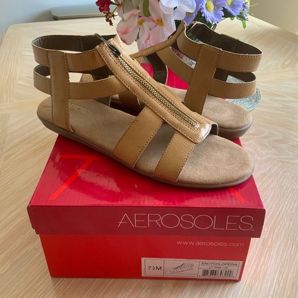 ] 1 pair aerosloles  tan 7 1/2 - Picture 1 of 3